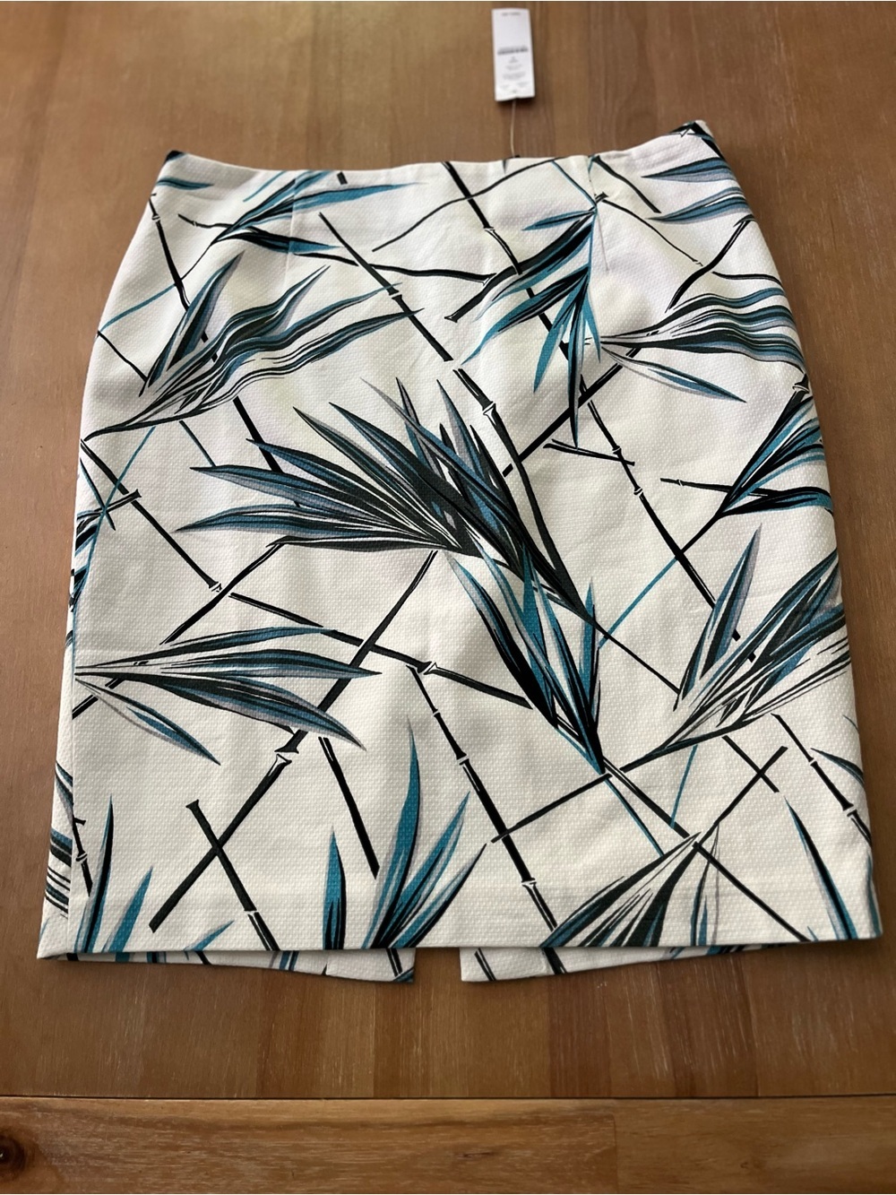 White House, black market printed palm, pencil skirt size 6, new with tags